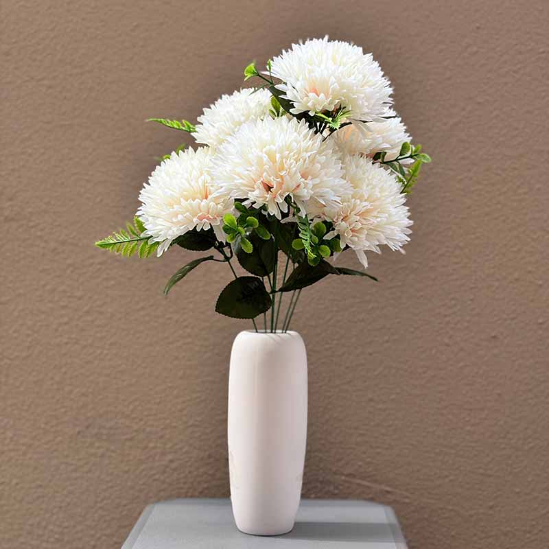 Fine-petaled chrysanthemum flower arrangement